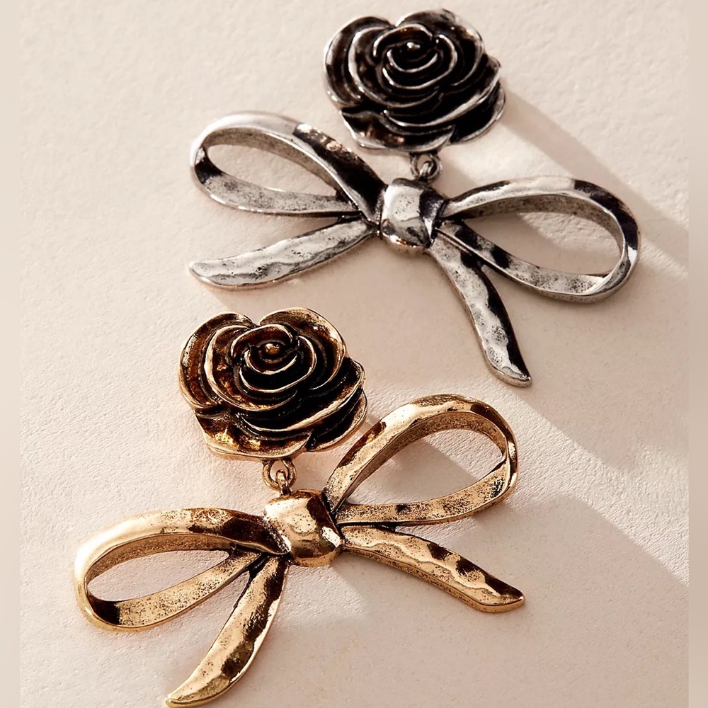 *5/$40 NWT Free People Silver Rosie Brooch with a silver rose attached to a bow! - Picture 2 of 11